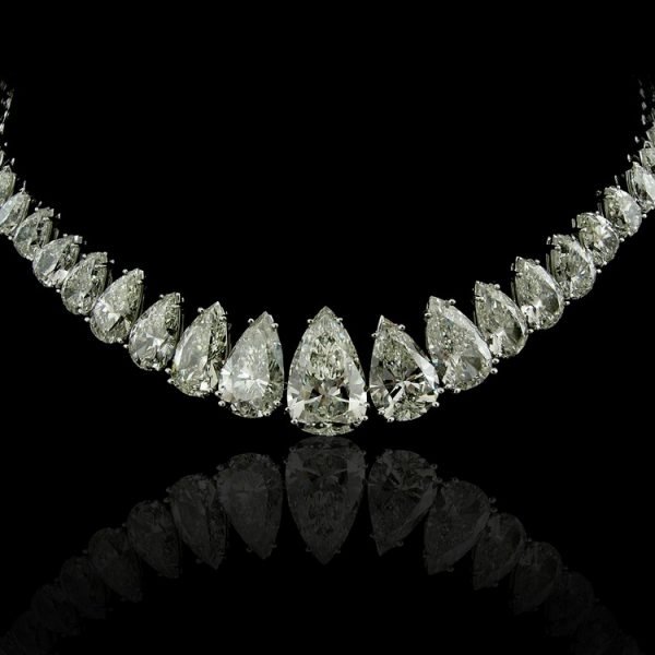 Pear Diamonds Necklace